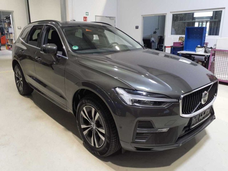 Volvo XC60 3.2 Momentum Pro 2021