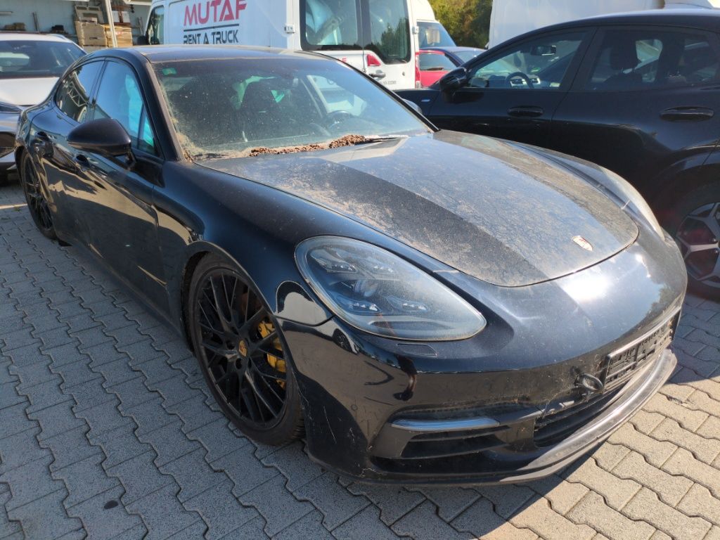 Porsche Panamera 4S