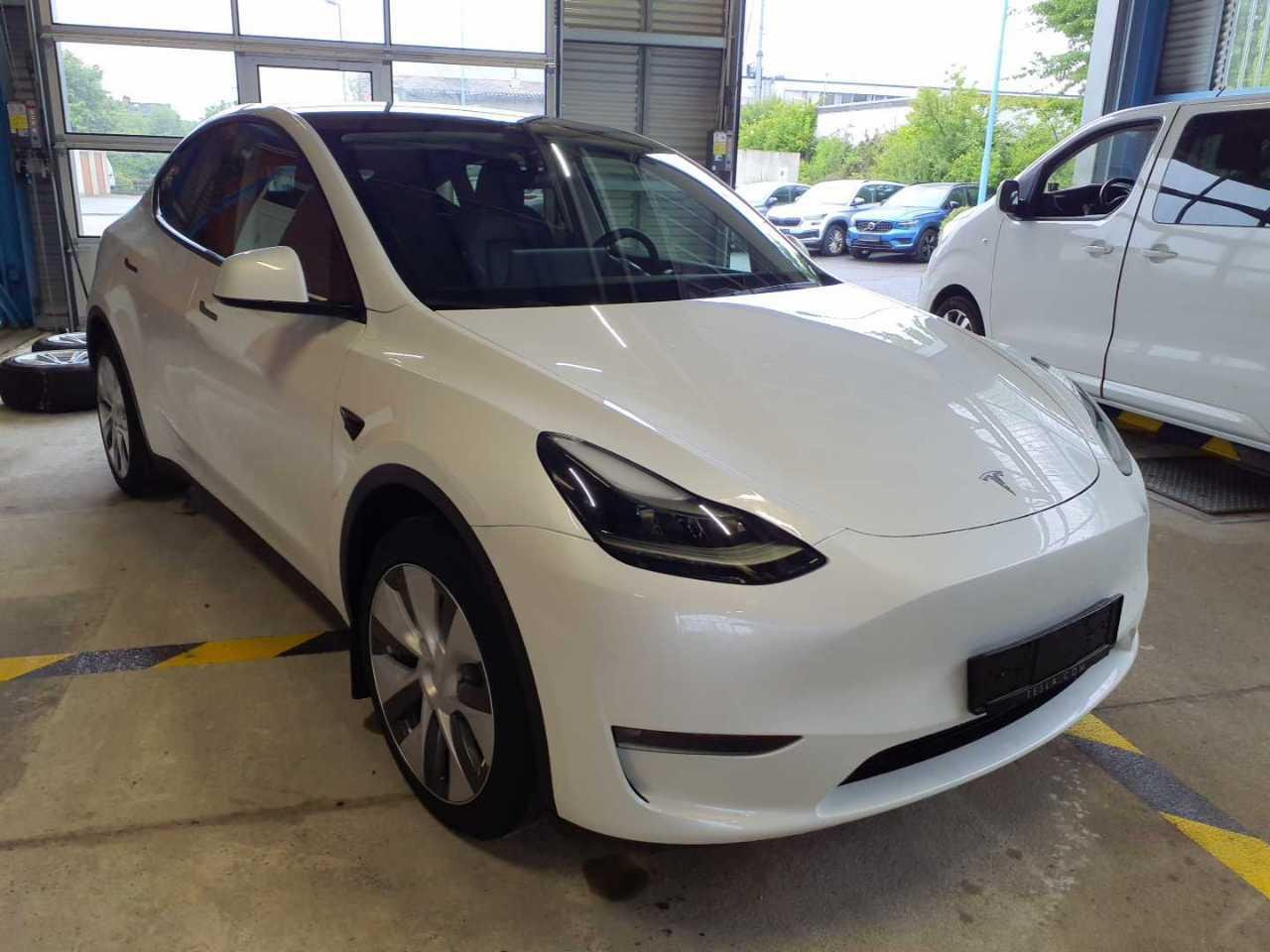 Tesla Model Y Long Range