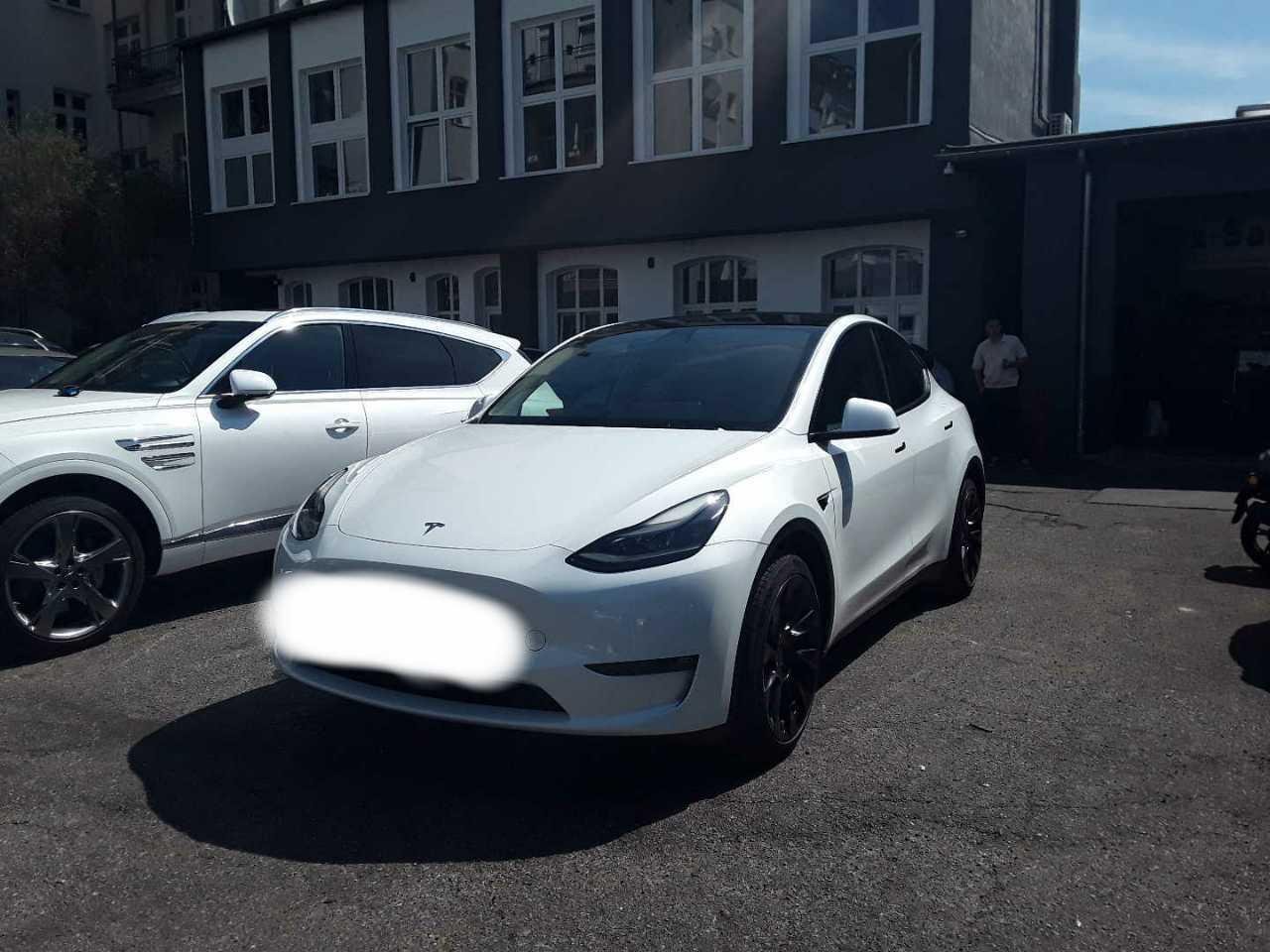 Tesla Model Y Long Range