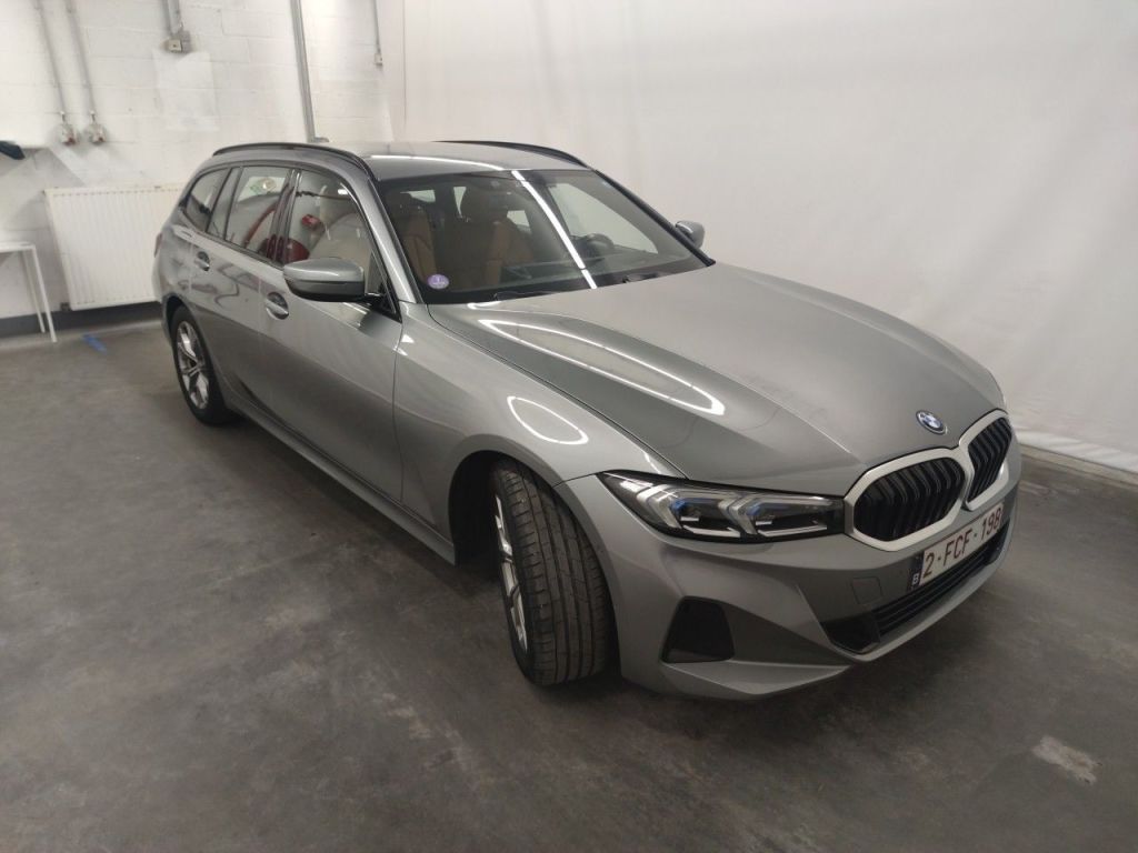 BMW 3 Series Touring 330e 2019