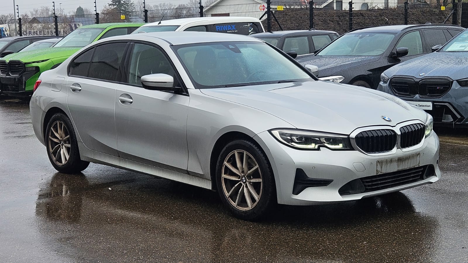 BMW 3 Series 320i
