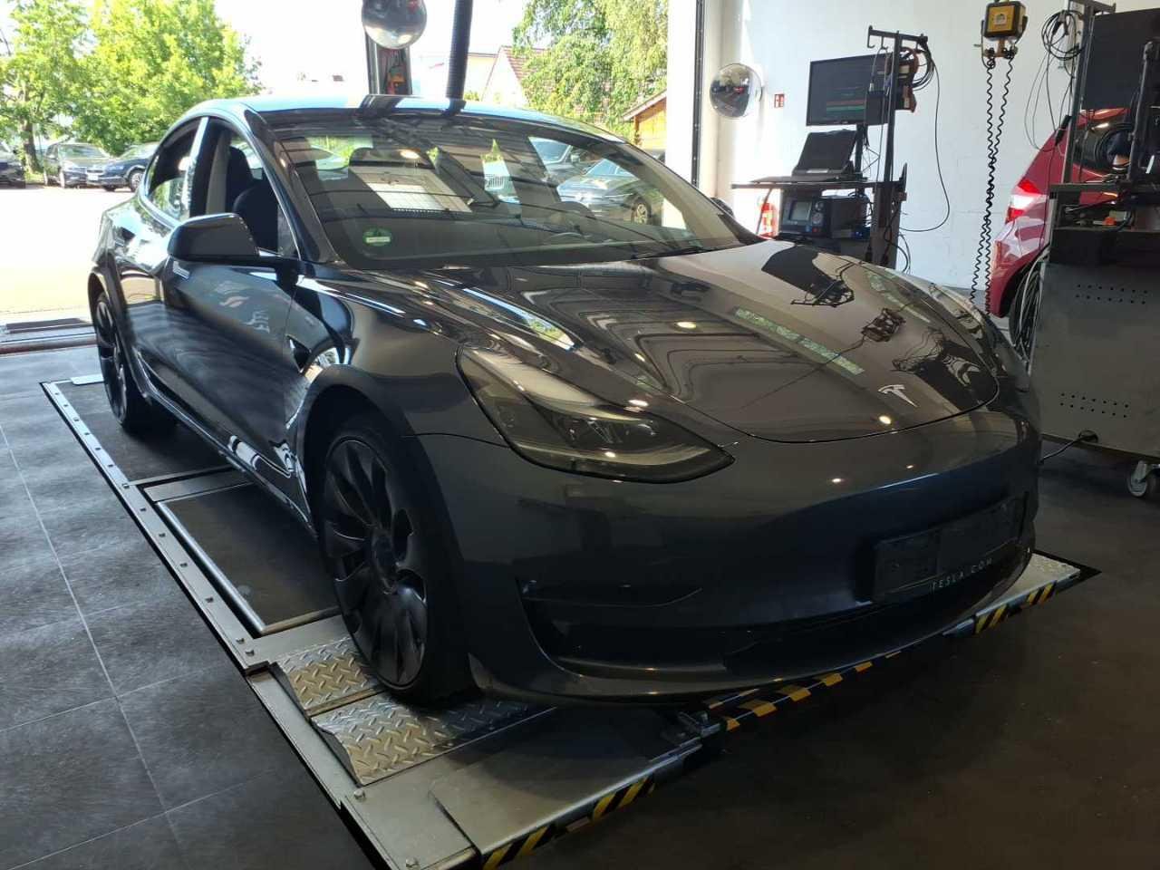 Tesla Model 3 Long Range Performance
