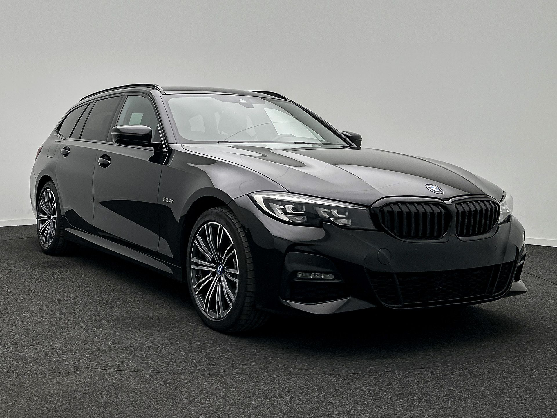 BMW 3 Series Touring 330e Business 2019