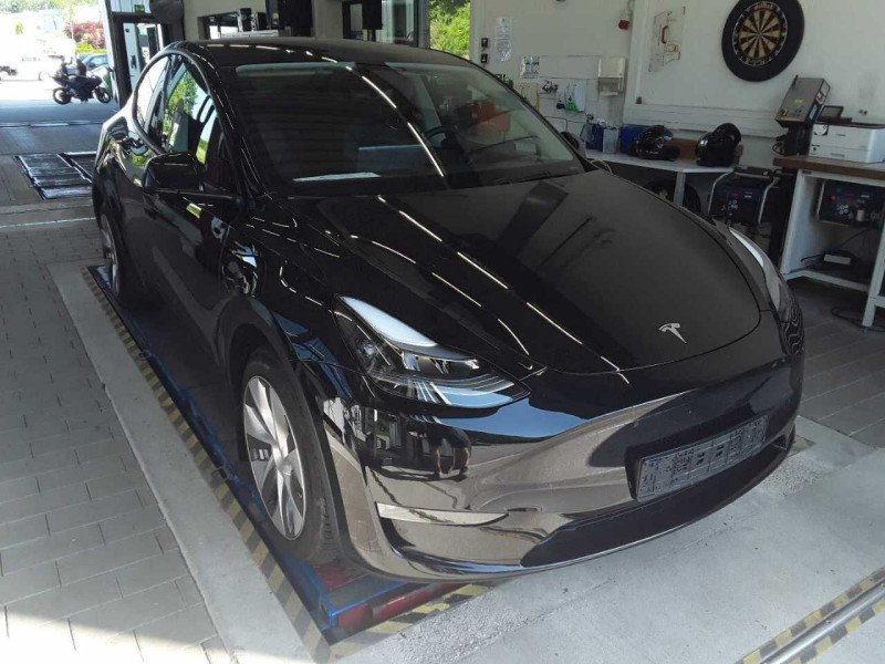 Tesla Model Y Long Range