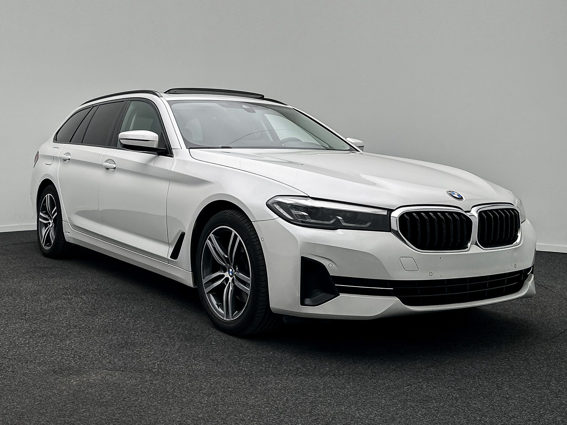 BMW 5 Series Touring 2020