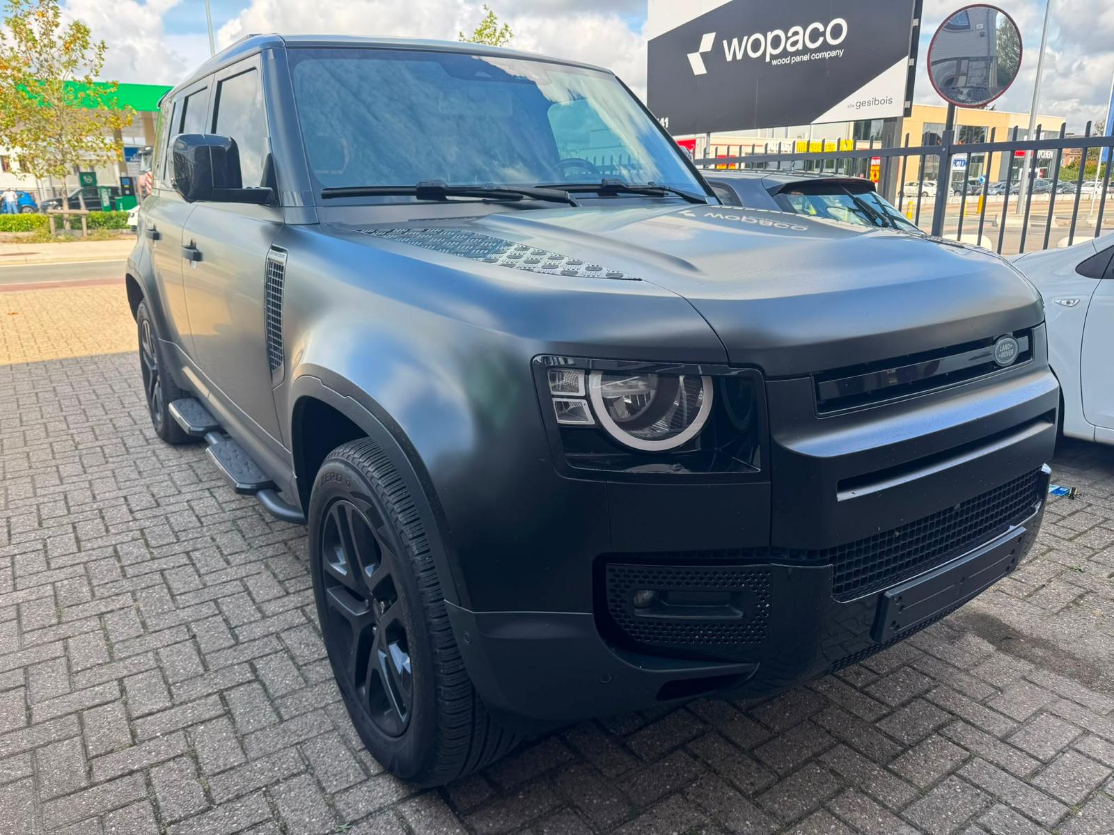 Land Rover Defender 110