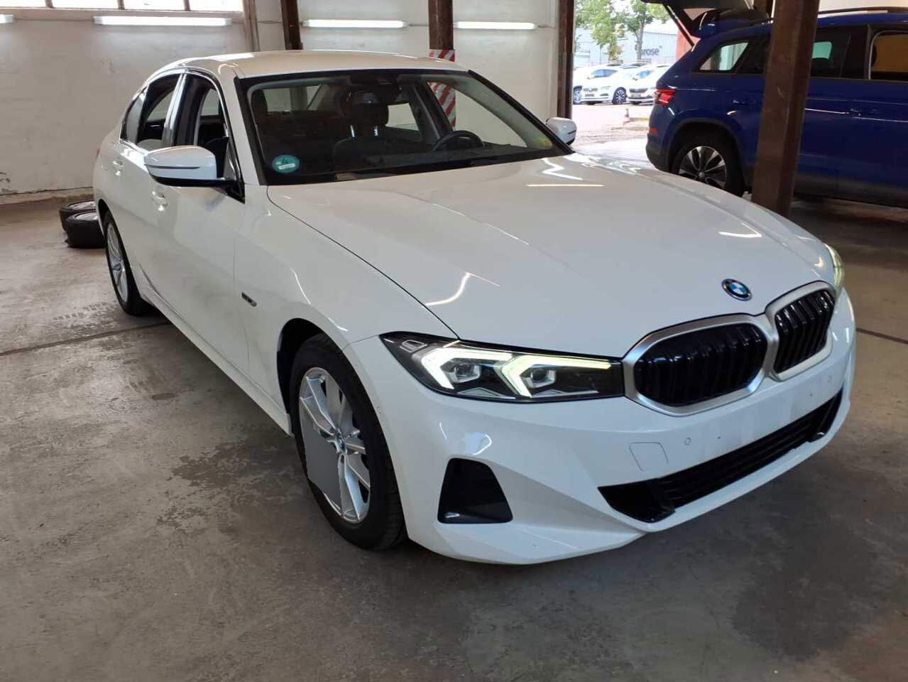 BMW 3 Series 320e 2022