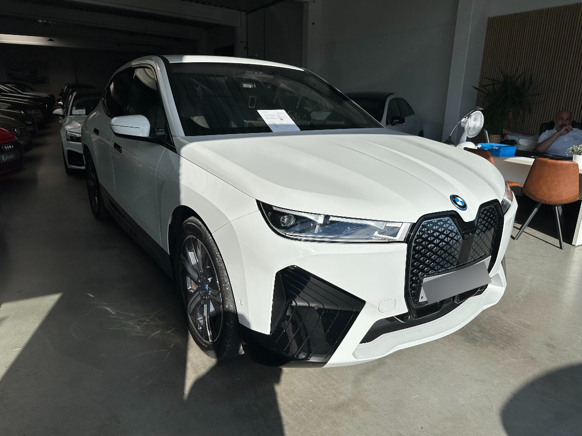 BMW iX
