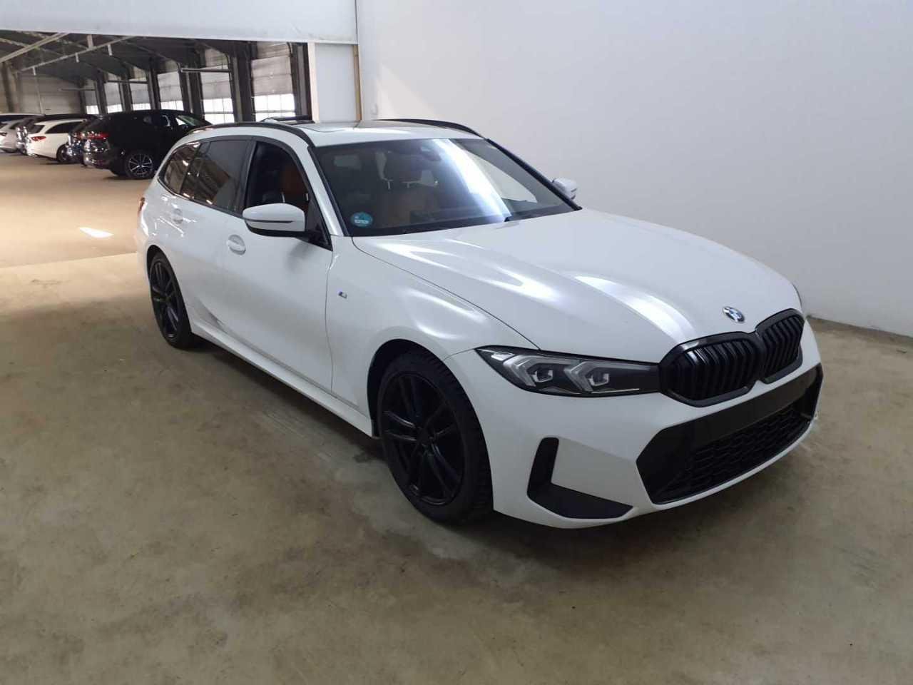 BMW 3 Series Touring 318i 2022
