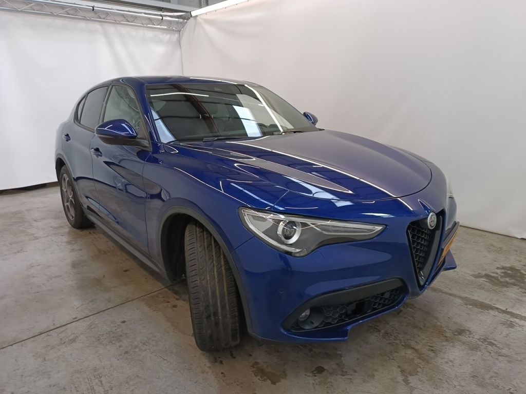 Alfa Romeo Stelvio 2017