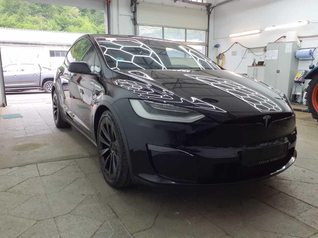Tesla Model X 90D