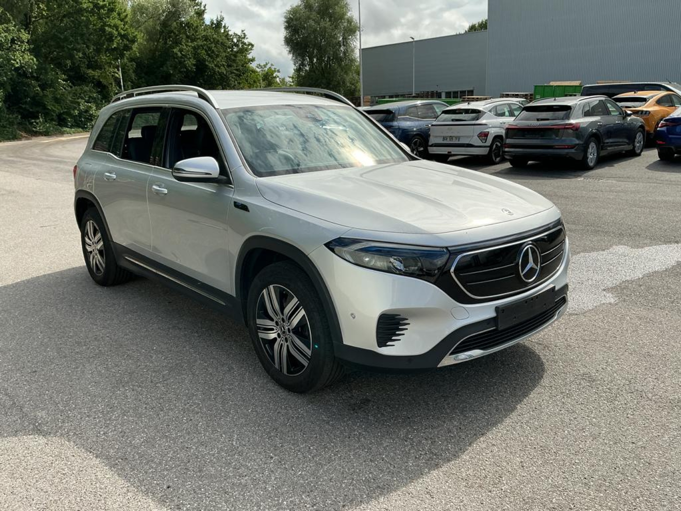 Mercedes-Benz EQB 300 progressive