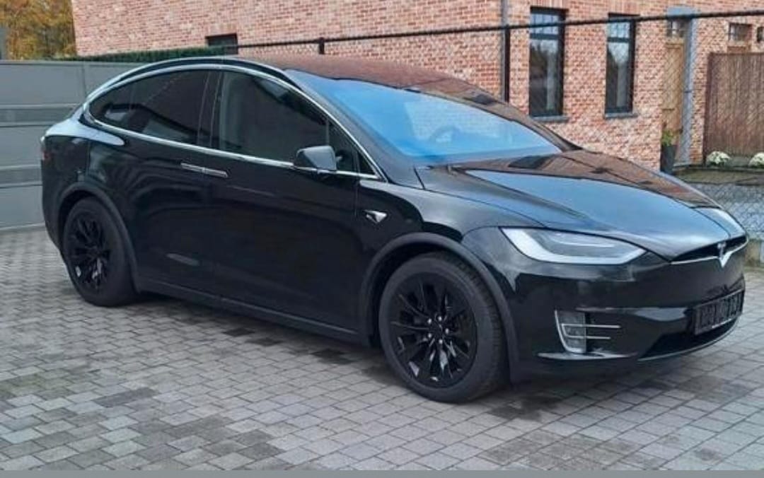 Tesla Model X 75D