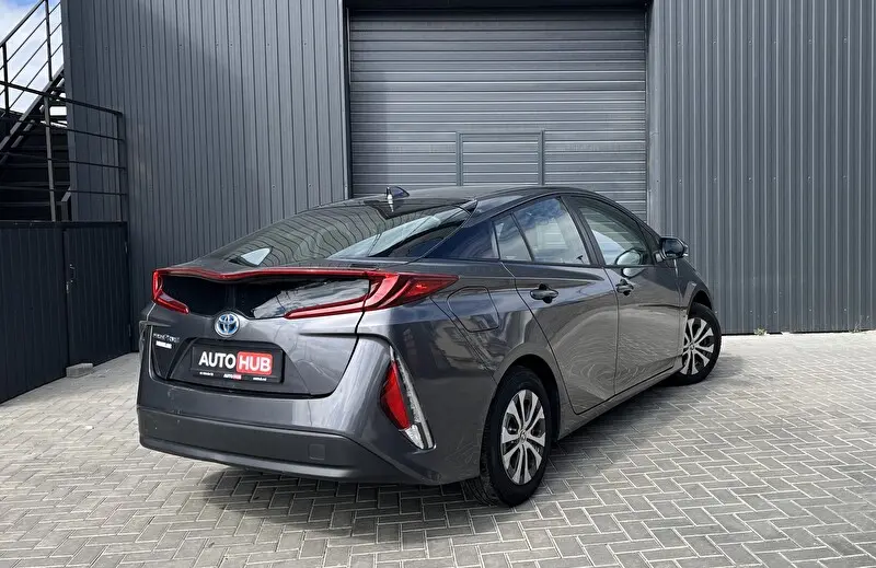 Toyota Prius Prime 2020 photo 2