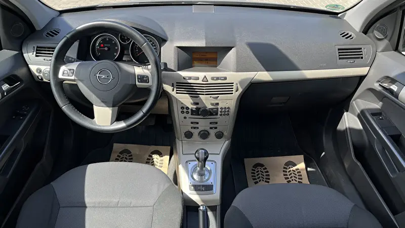 Opel Astra 2008 фото 10