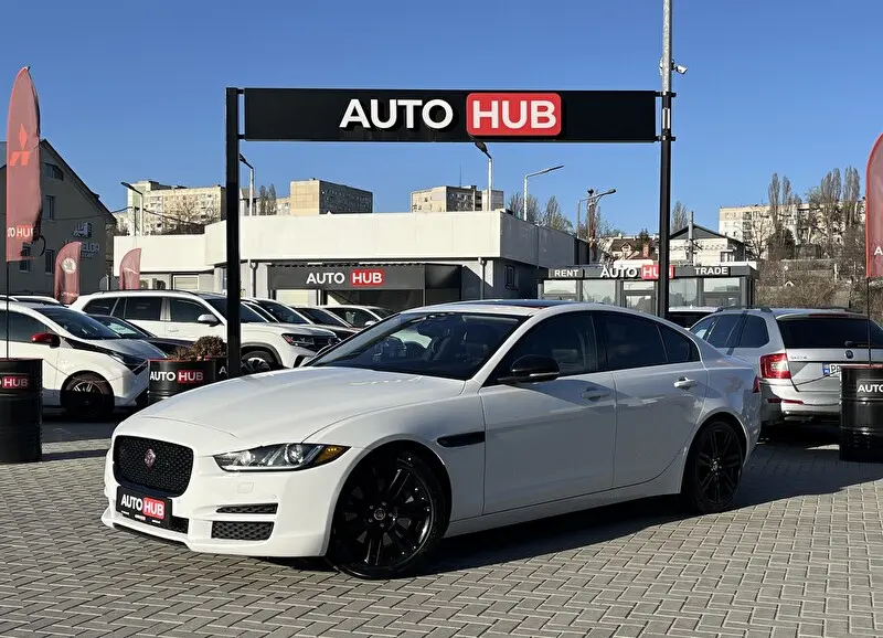 Jaguar XE 2018 foto 1
