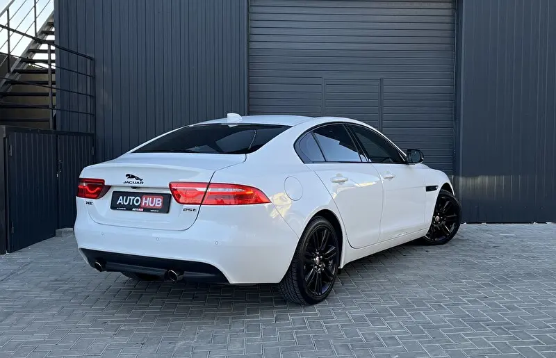 Jaguar XE 2018 foto 5