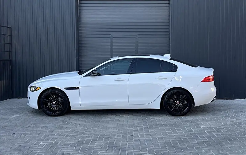 Jaguar XE 2018 foto 4