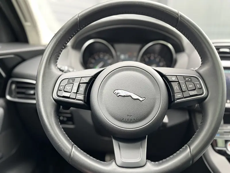 Jaguar F-Pace 2020 foto 16