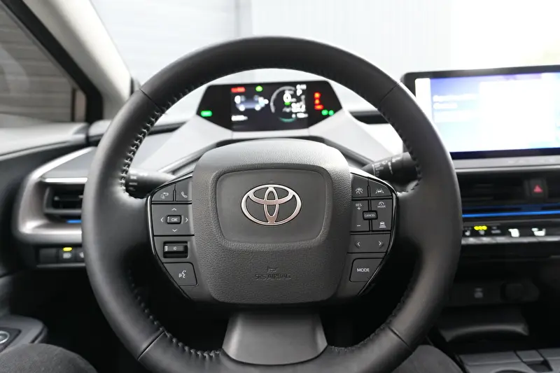 Toyota Prius 2024 фото 10