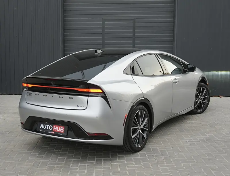 Toyota Prius 2024 фото 6