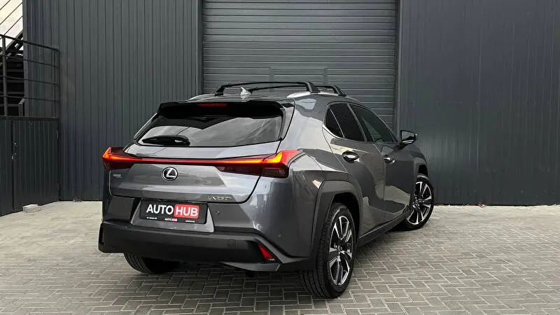 Lexus UX250h 2020 фото 7