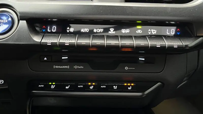 Lexus UX250h 2020 фото 14