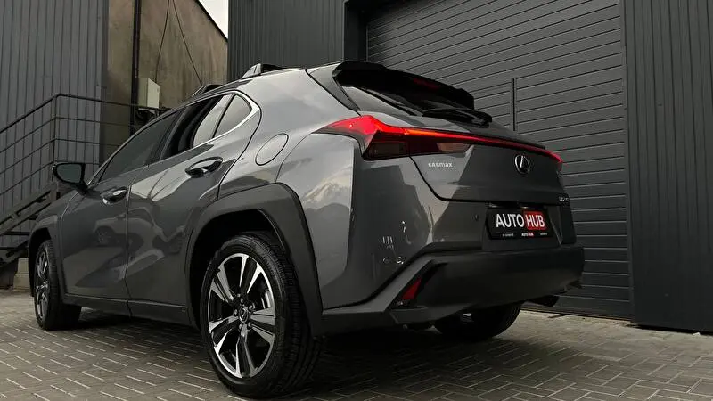 Lexus UX250h 2020 фото 5