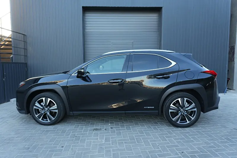Lexus UX250h 2021 фото 3