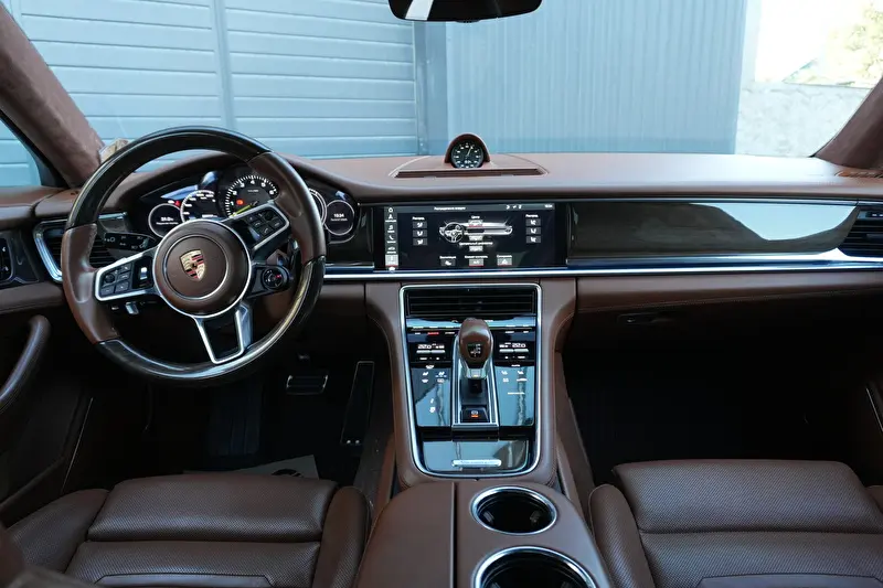 Porsche Panamera 2018 фото 14