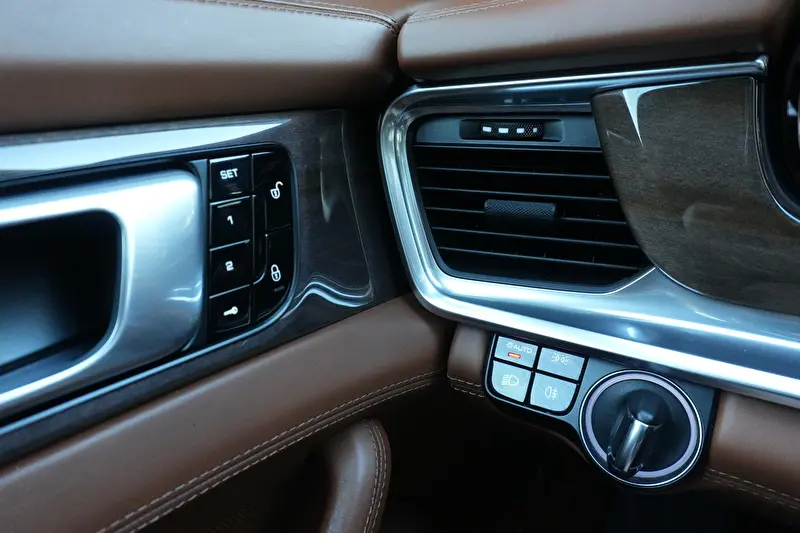 Porsche Panamera 2018 фото 11