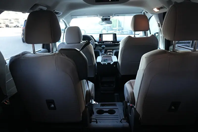 Toyota Sienna 2021 foto 8