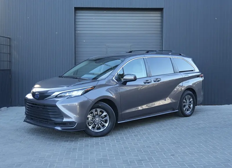 Toyota Sienna 2021 foto 2