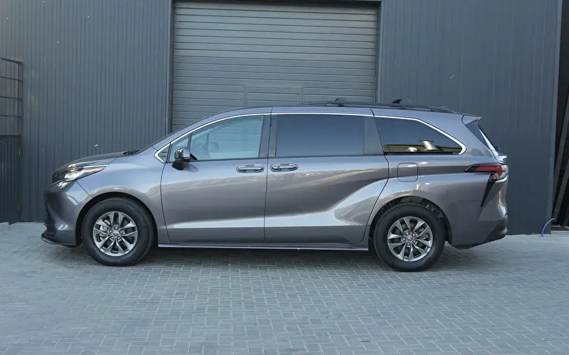 Toyota Sienna 2021 foto 3