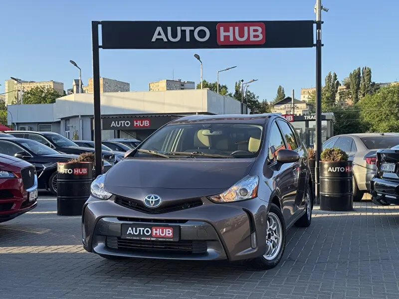 Toyota Prius v 2016 фото 1