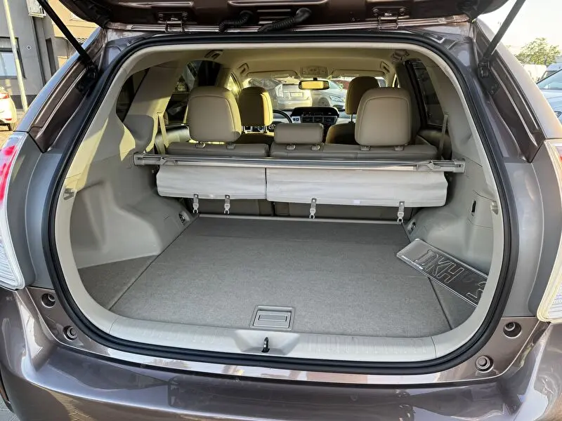 Toyota Prius v 2016 фото 7