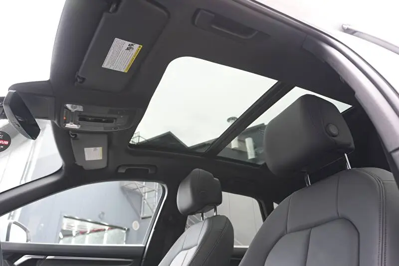 Audi Q3 2019 фото 11