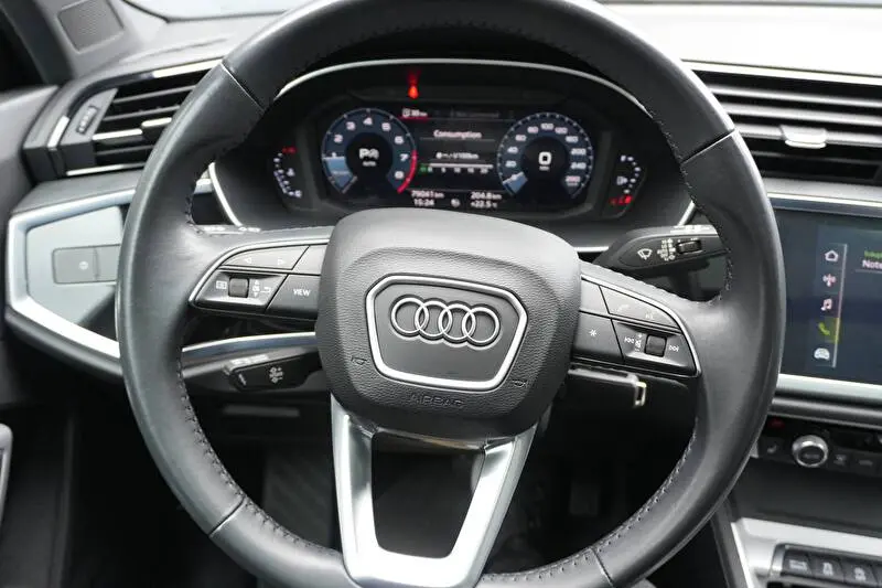 Audi Q3 2019 фото 13