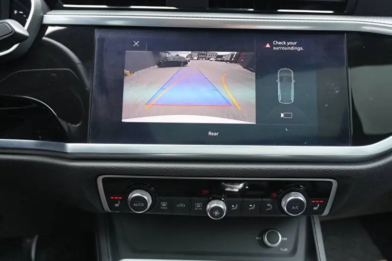 Audi Q3 2019 фото 16