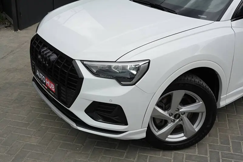 Audi Q3 2019 фото 2