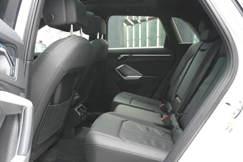 Audi Q3 2019 фото 10