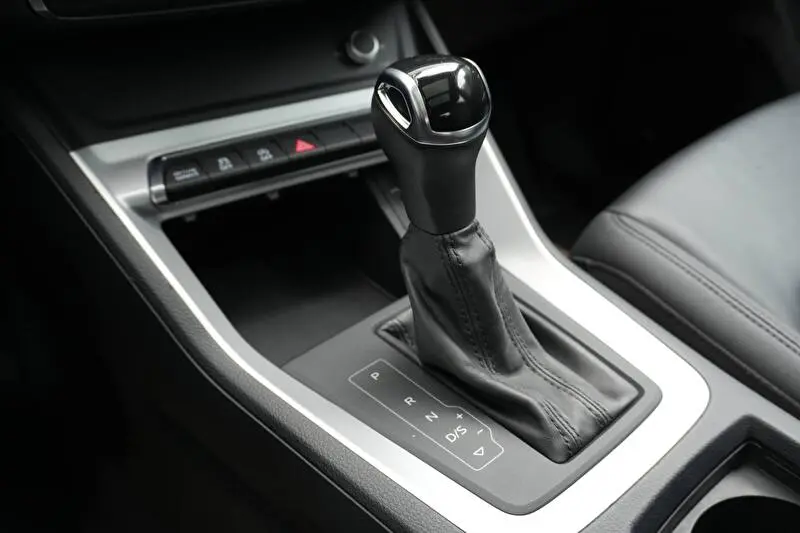 Audi Q3 2019 фото 15