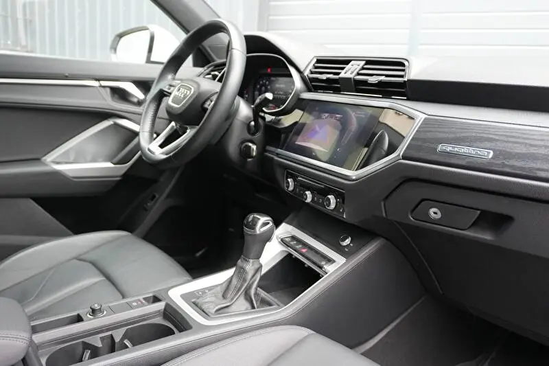 Audi Q3 2019 фото 8
