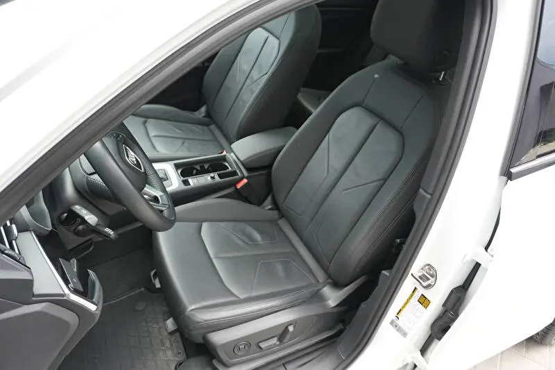 Audi Q3 2019 фото 9