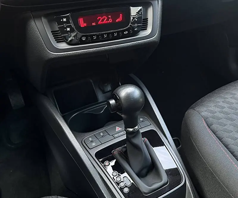 SEAT Ibiza 2010 фото 10