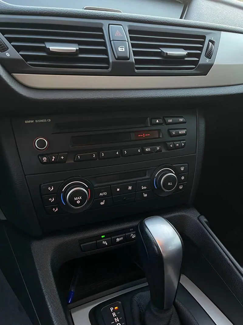BMW X1 2012 фото 8