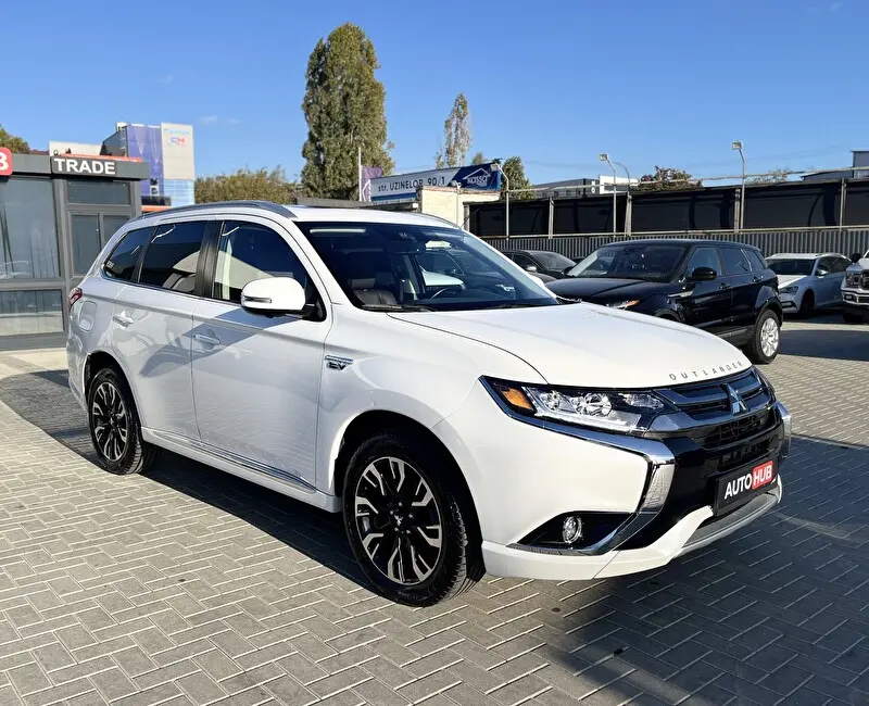 Mitsubishi Outlander 2017 фото 5