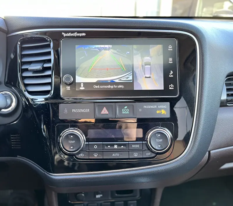 Mitsubishi Outlander 2017 фото 9