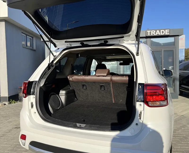 Mitsubishi Outlander 2017 фото 6